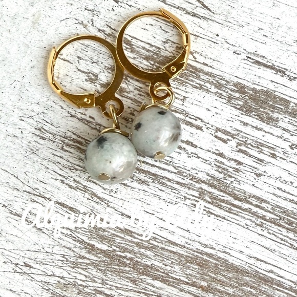 Alquimia Jewelry - Elegant Gold and Gray Earrings sesame jasper